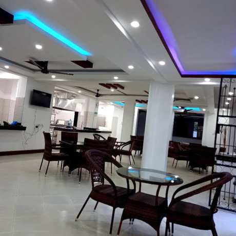 Imagen del bar/restaurante del Hotel CaliTwapa and Restaurant. Foto 2