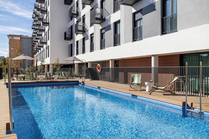 Imagen de la piscina del Hotel Calido Las Tablas. Foto 16