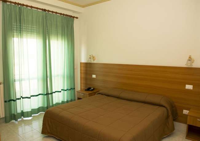 Imagen de la habitación del Hotel California, Ariccia. Foto 3