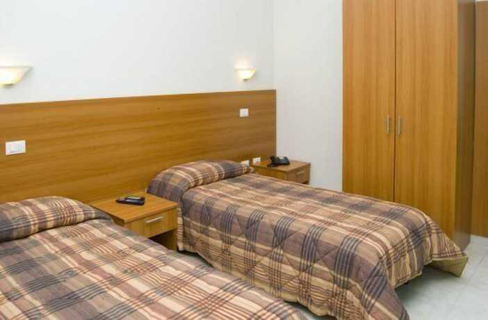 Imagen de la habitación del Hotel California, Ariccia. Foto 10