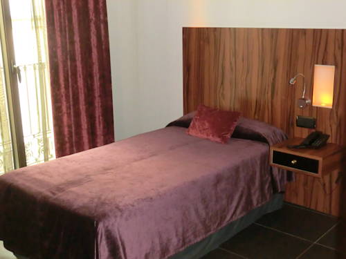 Imagen de la habitación del Hotel California, Barrio G&oacute;tico. Foto 2