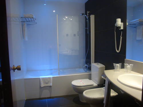 Imagen de la habitación del Hotel California, Barrio Gotico. Foto 3