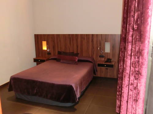 Imagen de la habitación del Hotel California, Barrio Gotico. Foto 5