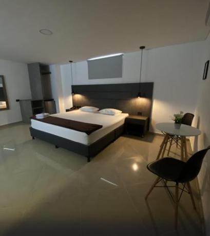 Imagen de la habitación del Hotel California Center. Foto 18