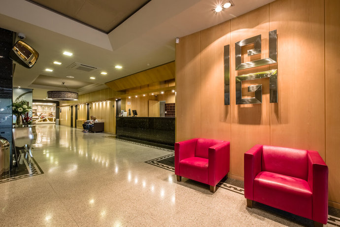 Imagen de los interiores del Hotel California Garden. Foto 25