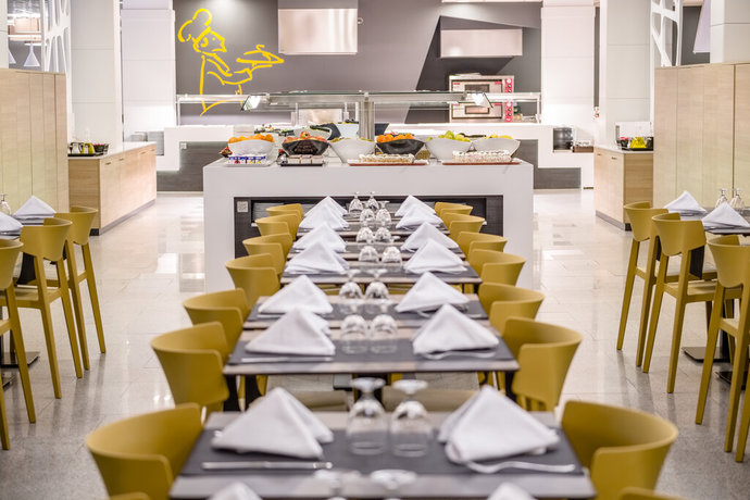 Imagen del bar/restaurante del Hotel California Garden. Foto 5