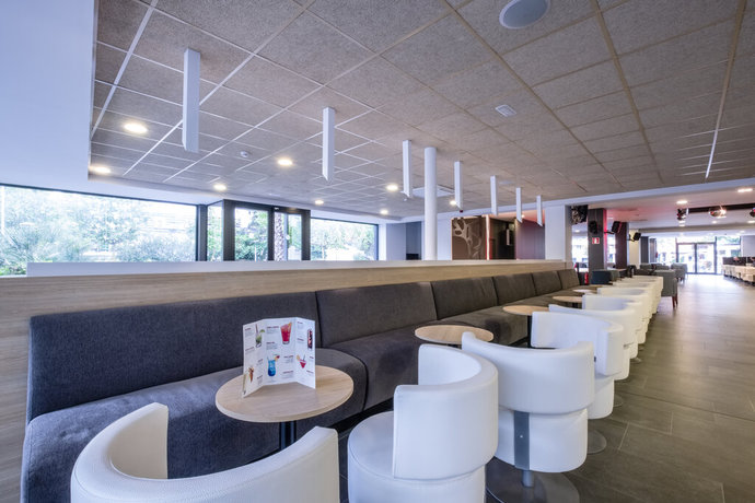 Imagen del bar/restaurante del Hotel California Garden. Foto 9