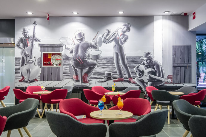 Imagen del bar/restaurante del Hotel California Garden. Foto 10