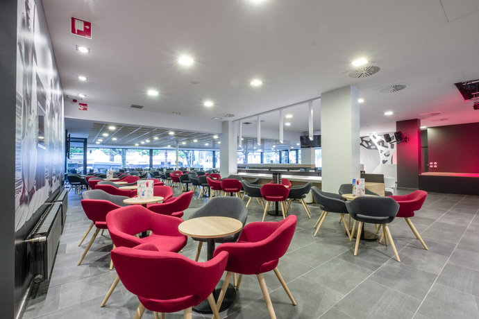 Imagen del bar/restaurante del Hotel California Garden. Foto 11