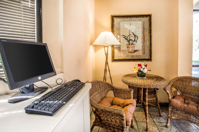 Imagen de los interiores del Hotel California Inn and Suites Bakersfield. Foto 13