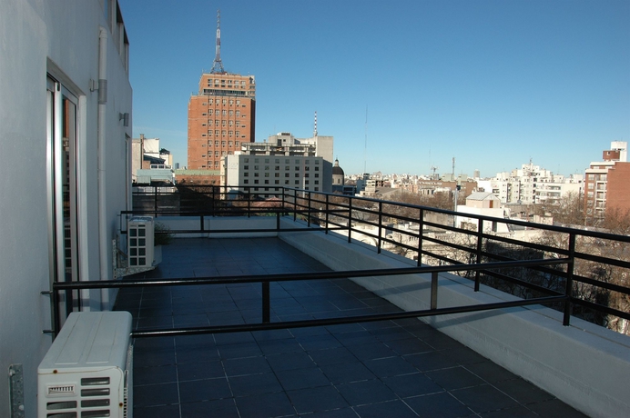 Imagen de los exteriores del Hotel California, Montevideo. Foto 14