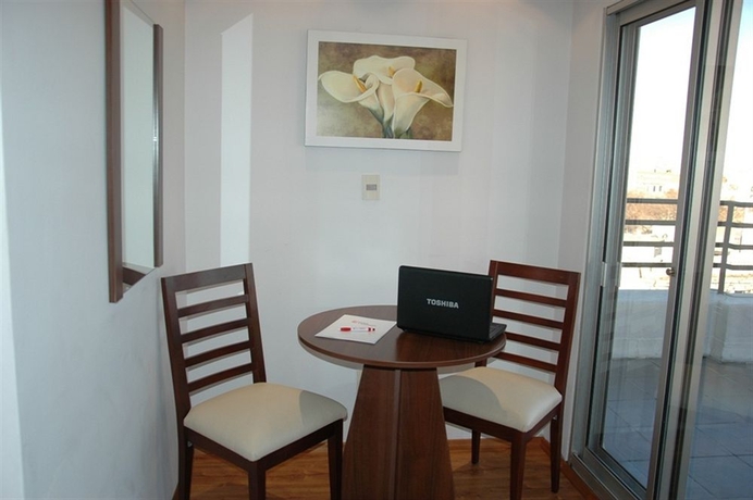 Imagen de los interiores del Hotel California, Montevideo. Foto 15