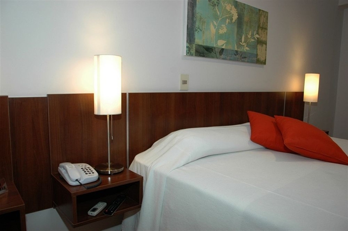 Imagen de la habitación del Hotel California, Montevideo. Foto 13