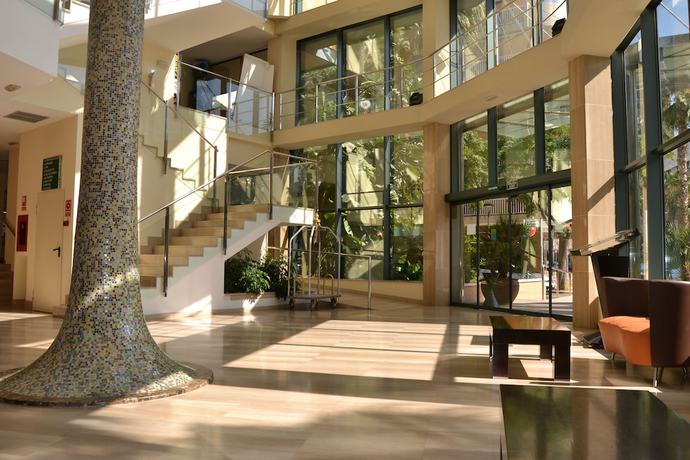 Imagen de los interiores del Hotel California Palace. Foto 12