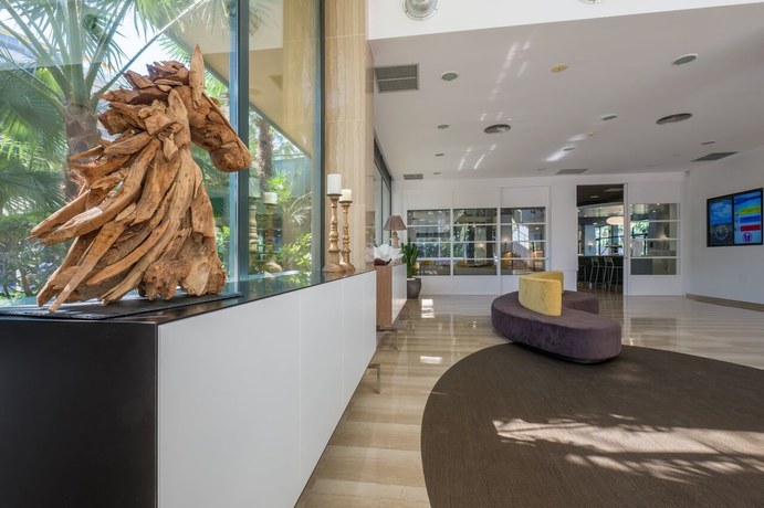 Imagen del bar/restaurante del Hotel California Palace. Foto 10