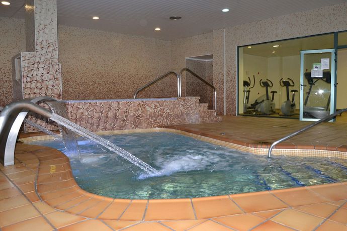 Imagen de la piscina del Hotel California Palace. Foto 13