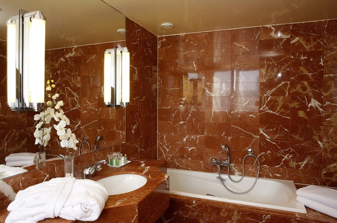 Imagen de la habitación del Hotel California Paris Champs-Elysées. Foto 6