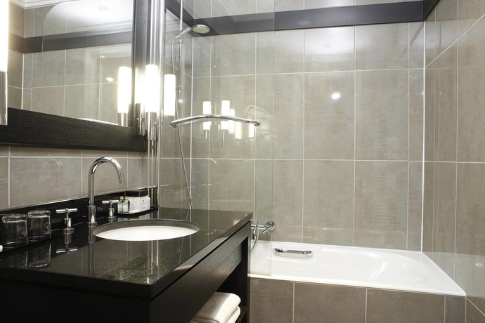 Imagen de la habitación del Hotel California Paris Champs-Elysées. Foto 7