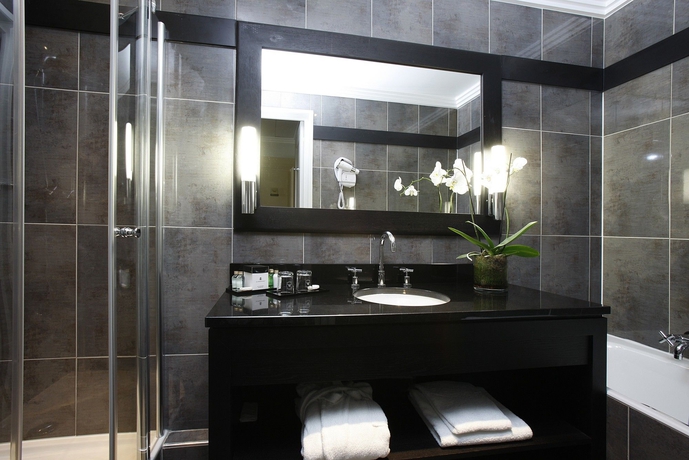 Imagen de la habitación del Hotel California Paris Champs-Elysées. Foto 8