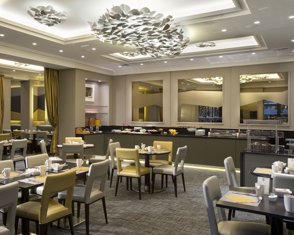 Imagen del bar/restaurante del Hotel California Paris Champs-Elysées. Foto 2