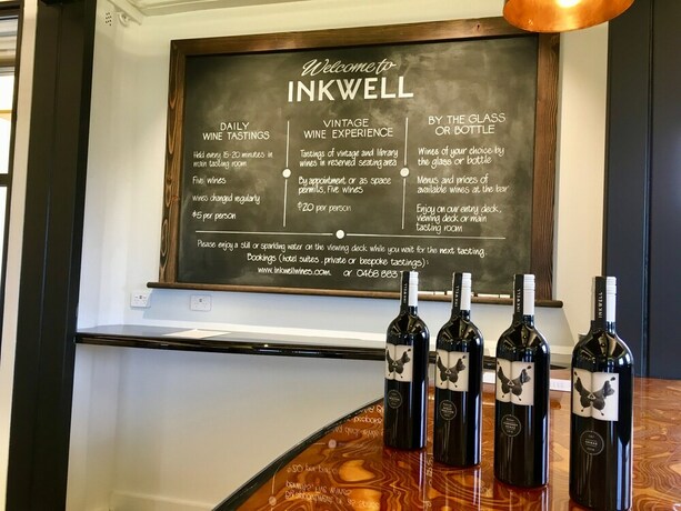 Imagen del bar/restaurante del Hotel California Road At Inkwell Wines. Foto 21