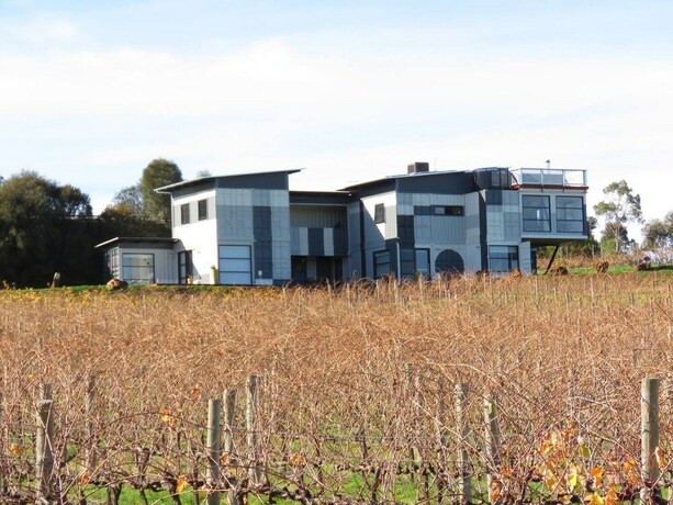 Imagen de los exteriores del Hotel California Road At Inkwell Wines. Foto 34