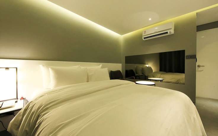 Imagen de la habitación del Hotel California Samsung. Foto 6