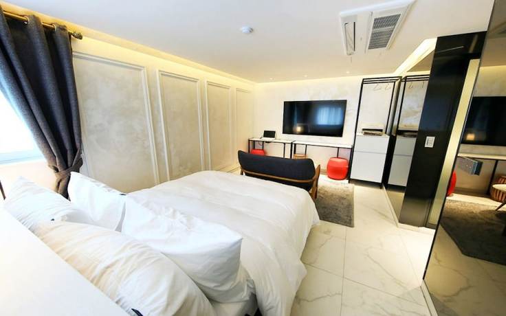 Imagen de la habitación del Hotel California Samsung. Foto 15