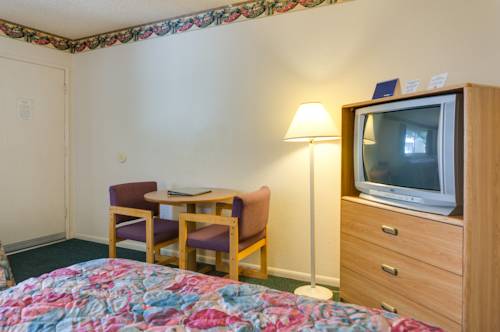 Imagen de la habitación del Hotel California Suites. Foto 11