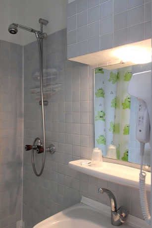 Imagen de la habitación del Hotel California, VICHY. Foto 4