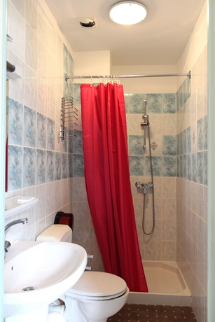 Imagen de la habitación del Hotel California, VICHY. Foto 7