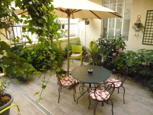 Imagen de los exteriores del Hotel California, VICHY. Foto 13