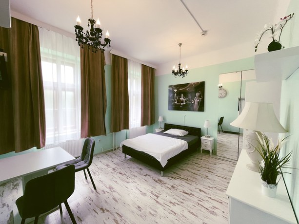 Imagen de la habitación del Hotel California, Viena. Foto 5