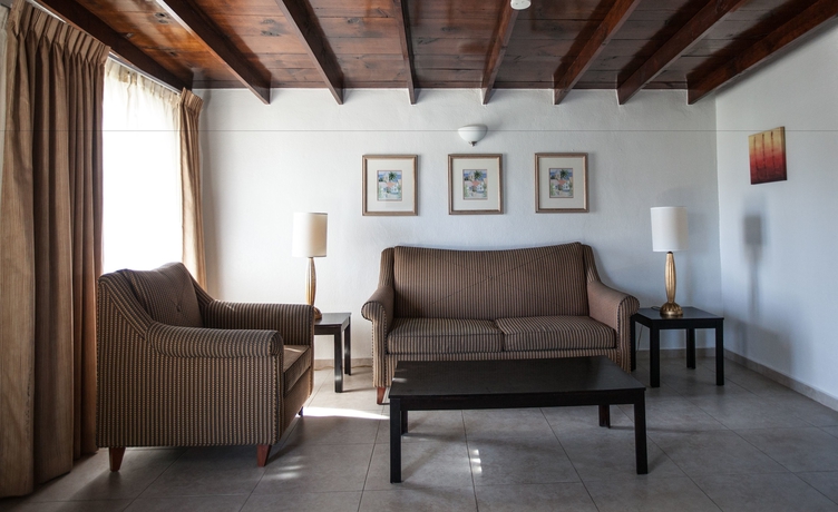 Imagen de los interiores del Hotel California Villas Y. Foto 19