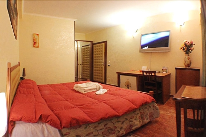 Imagen de la habitación del Hotel Caligola Resort. Foto 7