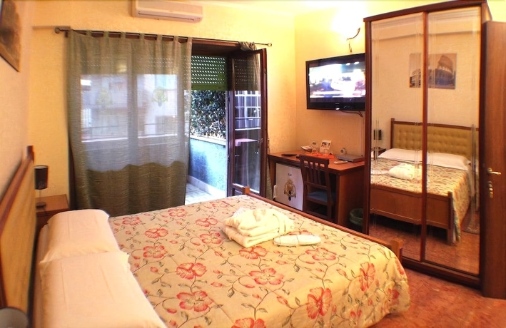 Imagen de la habitación del Hotel Caligola Resort. Foto 8