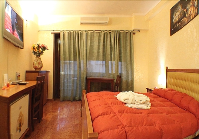 Imagen de la habitación del Hotel Caligola Resort. Foto 10