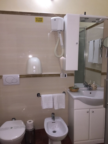 Imagen de la habitación del Hotel Caligola Resort. Foto 13