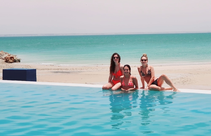 Imagen de la piscina del Hotel Calipau Sahara. Foto 17