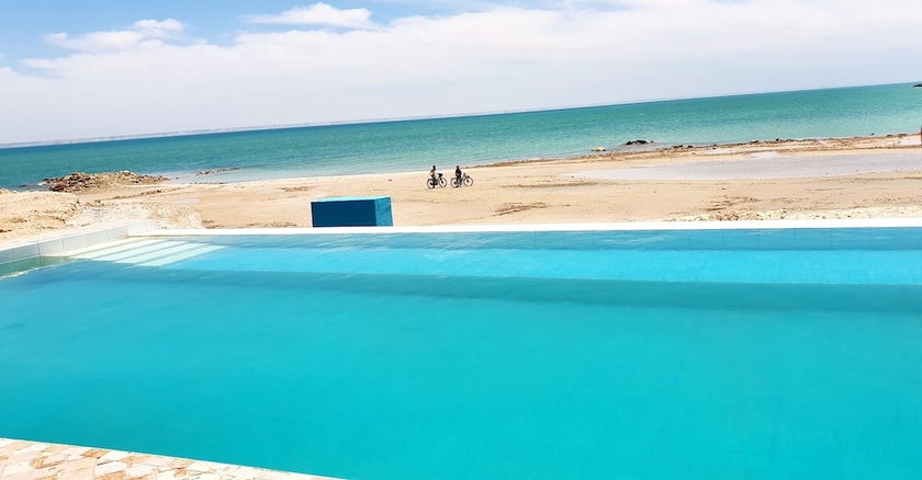 Imagen de la piscina del Hotel Calipau Sahara. Foto 18