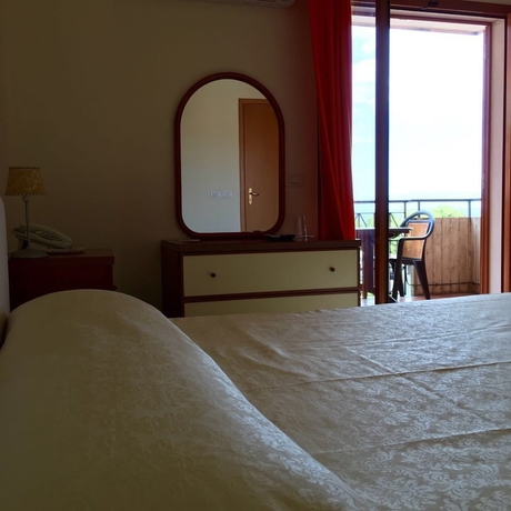 Imagen de la habitación del Hotel Calipso. Foto 9