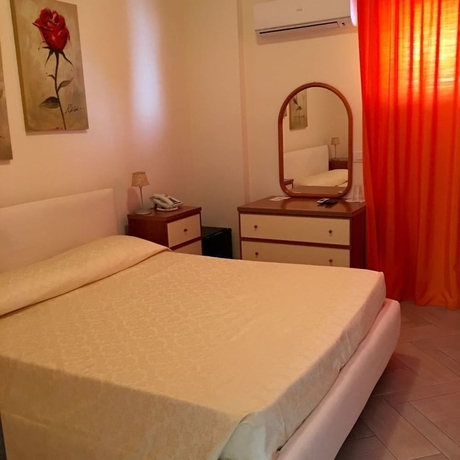 Imagen de la habitación del Hotel Calipso. Foto 12