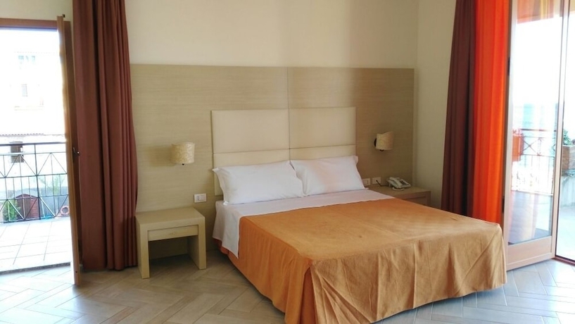 Imagen de la habitación del Hotel Calipso. Foto 14