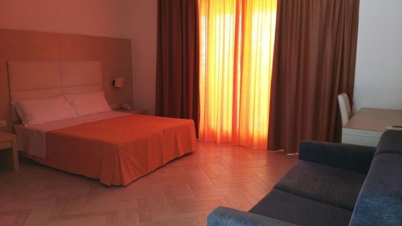 Imagen de la habitación del Hotel Calipso. Foto 15