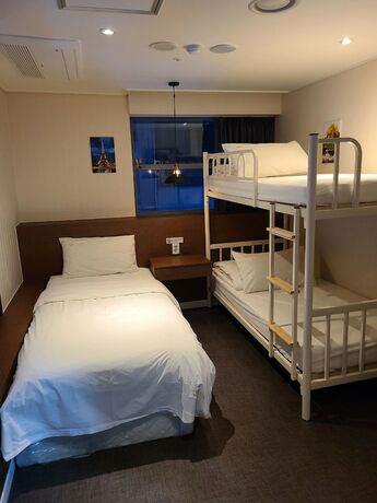 Imagen de la habitación del Hotel Calistar. Foto 13