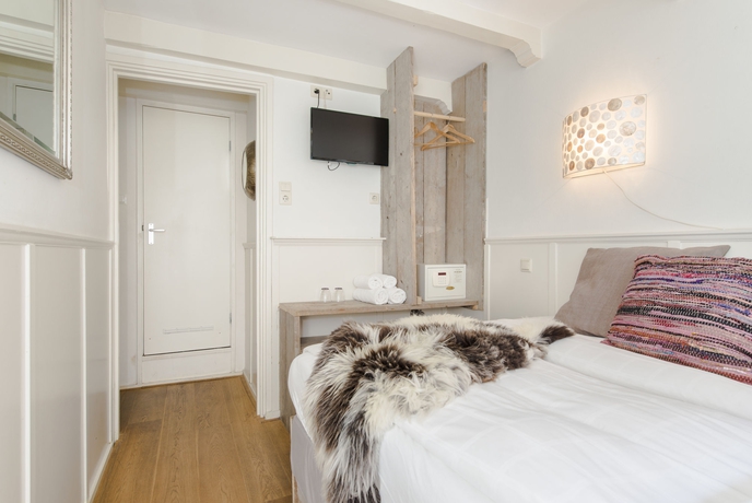 Imagen de la habitación del Hotel Calisto. Foto 13