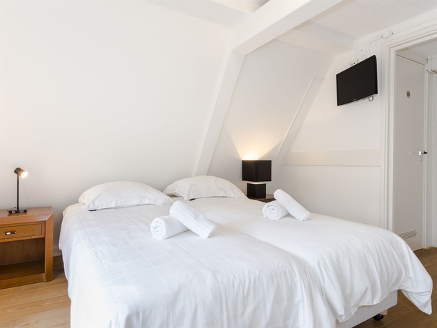 Imagen de la habitación del Hotel Calisto. Foto 14