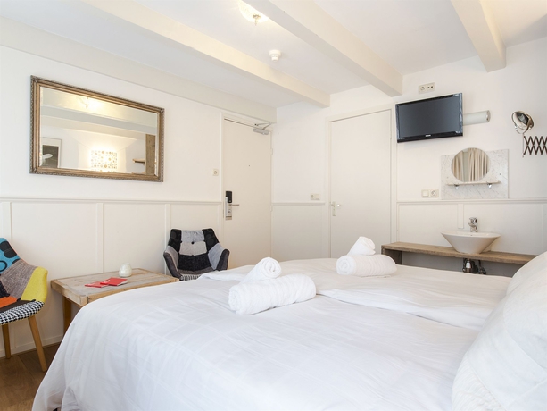 Imagen de la habitación del Hotel Calisto. Foto 15