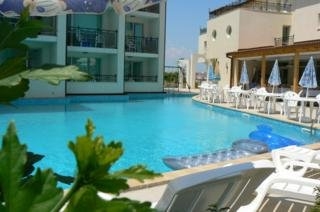Imagen de la piscina del Hotel Calisto Sozopol. Foto 4