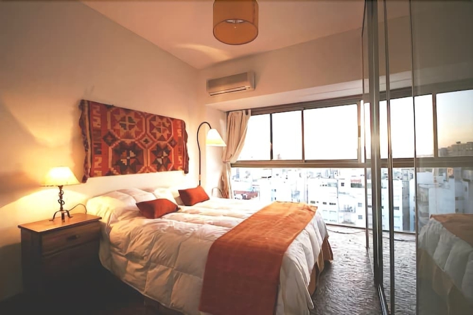 Imagen de la habitación del Hotel Callao Plaza Suites. Foto 5